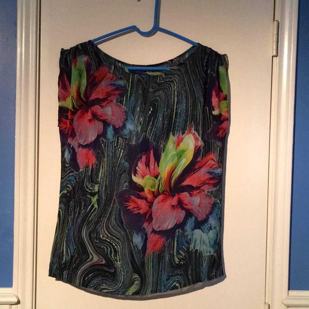 Twenty twenty Size S no sleeve floral shirt